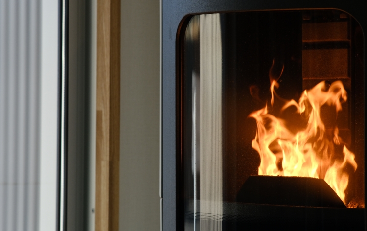 ストーブの炎の写真